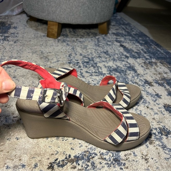 Crocs Nautical Leigh Graphic Blue & White Striped Wedge Sandals Size 9 - Picture 2 of 9